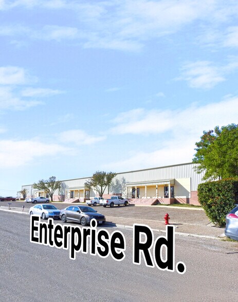 702 Enterprise St, Laredo, TX à louer - Photo de l’immeuble – Image 3 sur 6