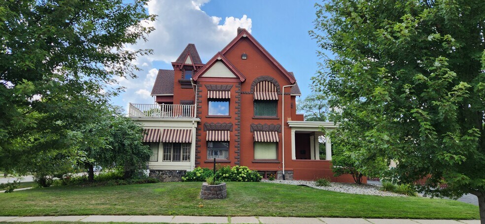 1003 N Washington Ave, Lansing, MI à louer - Photo de l’immeuble – Image 2 sur 4