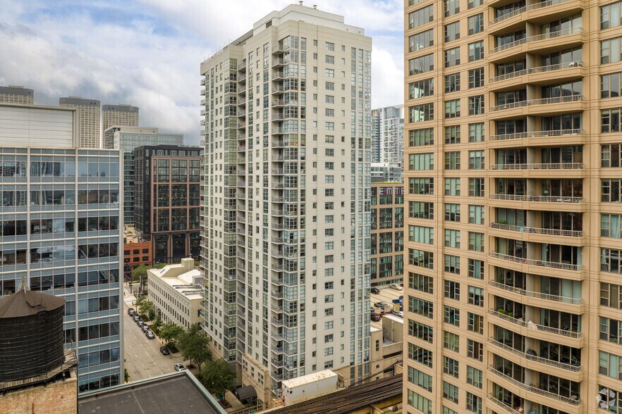 605 W Lake St, Chicago, IL à louer - Photo de l’immeuble – Image 1 sur 1