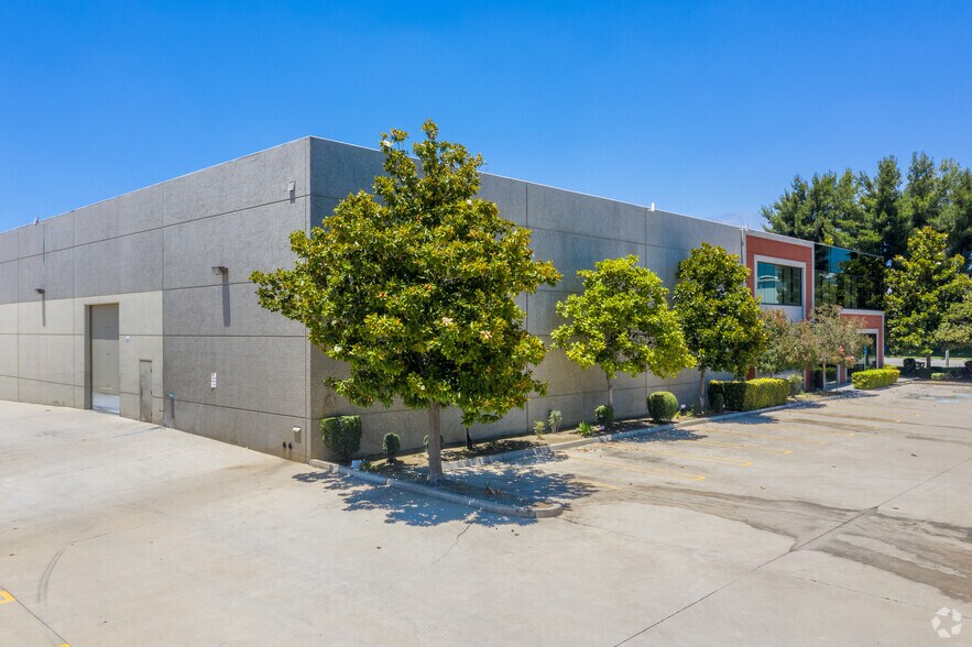 11149 Arrow Route, Rancho Cucamonga, CA à vendre - Photo de l’immeuble – Image 3 sur 6