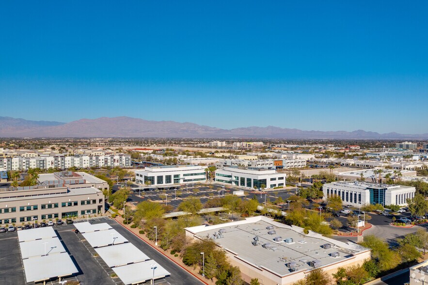 7501 Trinity Peak Ave, Las Vegas, NV à louer - Photo de l’immeuble – Image 2 sur 5