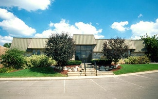 Plus de détails pour 28104 Orchard Lake Rd, Farmington Hills, MI - Bureau à louer