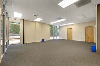 345 Crown Point Cir, Grass Valley, CA à louer Photo intérieure– Image 2 sur 6