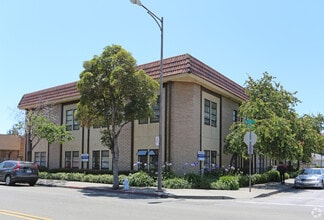 303-325 W Joaquin Ave, San Leandro, CA à louer Photo de l’immeuble– Image 1 sur 7