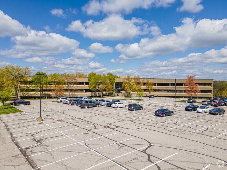 1001 E 101st Ter, Kansas City, MO à louer - Photo de l’immeuble – Image 1 sur 7