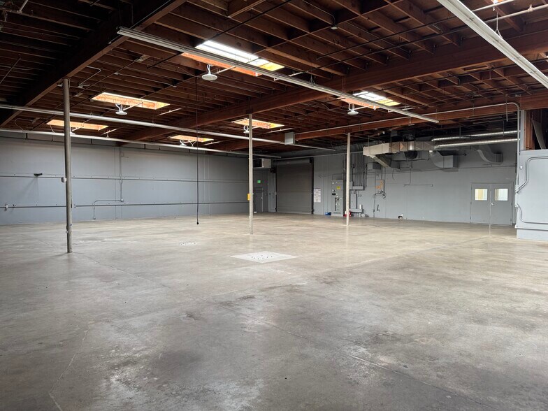 138 W Harris Ave, South San Francisco, CA à louer - Photo principale – Image 1 sur 9