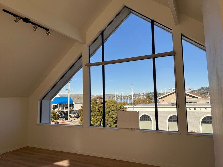 1001 Bridgeway, Sausalito, CA à louer - Photo de l’immeuble – Image 3 sur 16