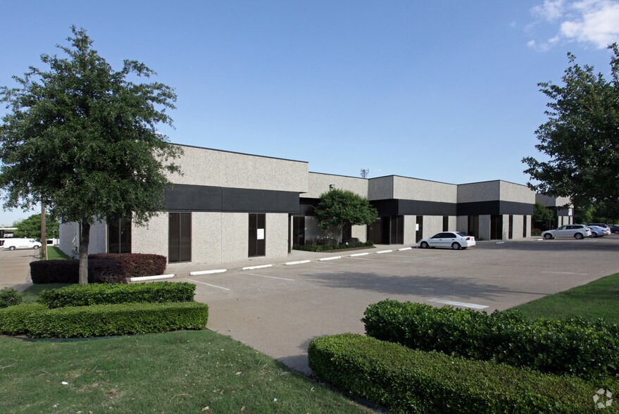15101-15107 Surveyor Blvd, Addison, TX à louer - Photo de l’immeuble – Image 1 sur 5