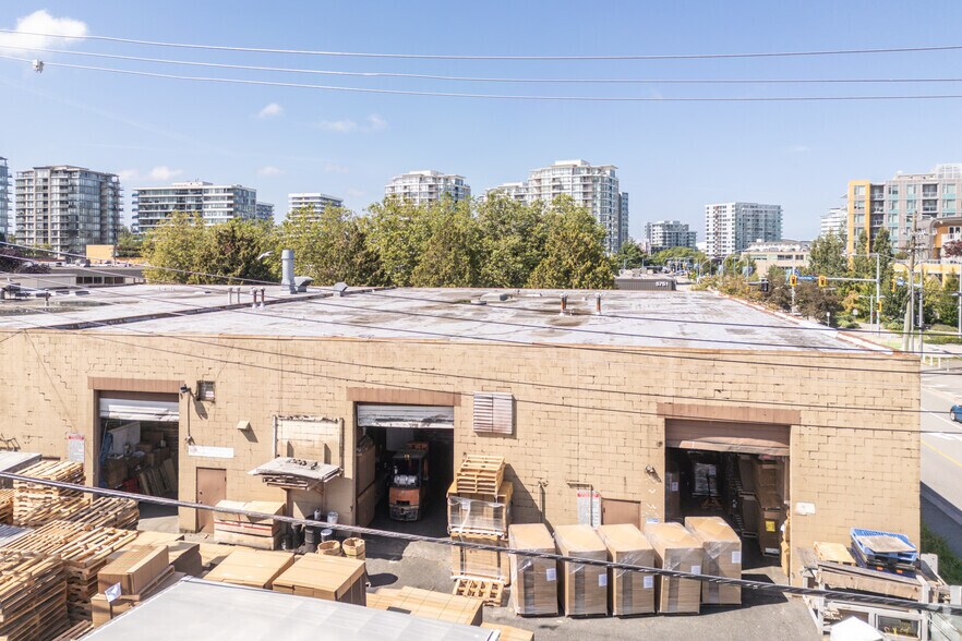 5700 Cedarbridge Way, Richmond, BC à louer - Photo de l’immeuble – Image 2 sur 4