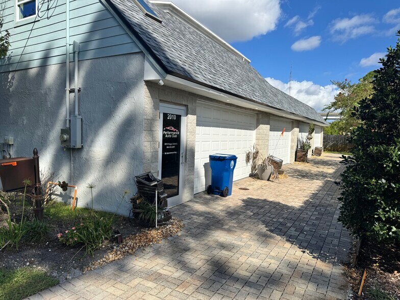 2010 Kings Cir S, Neptune Beach, FL à louer - Photo de l’immeuble – Image 2 sur 8