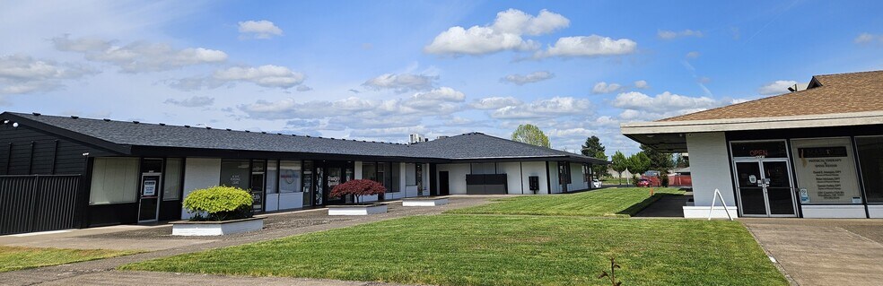 2241-2247 Country Club Rd, Woodburn, OR à louer - Photo de l’immeuble – Image 2 sur 5