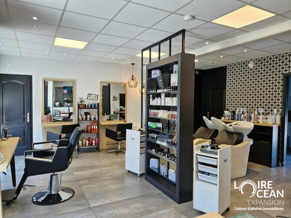 Local commercial dans Vue à vendre Photo intérieure– Image 1 sur 8
