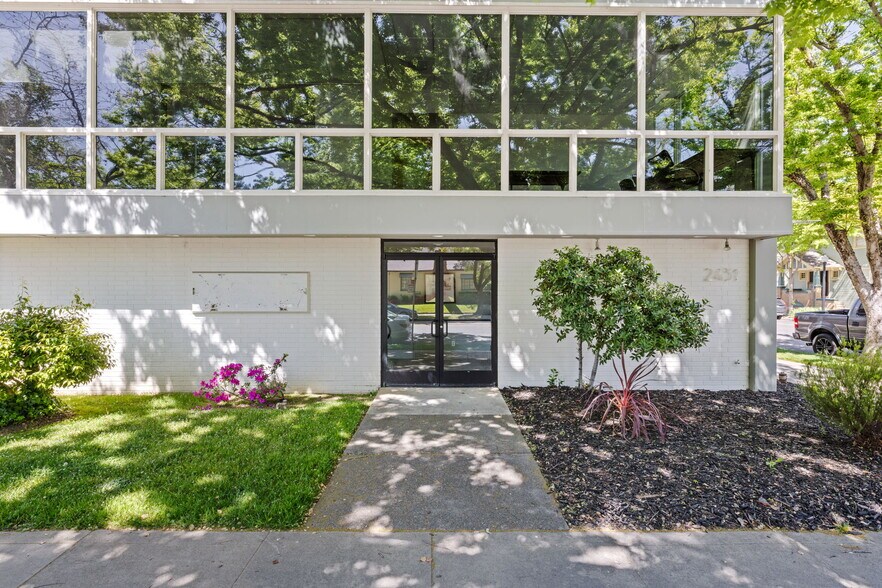 2431 Capitol Ave, Sacramento, CA à vendre - Photo de l’immeuble – Image 3 sur 39