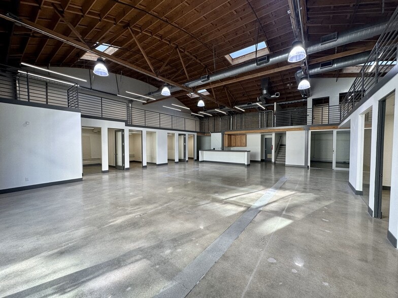 4077-4081 Redwood Ave, Los Angeles, CA à louer - Photo de l’immeuble – Image 3 sur 11