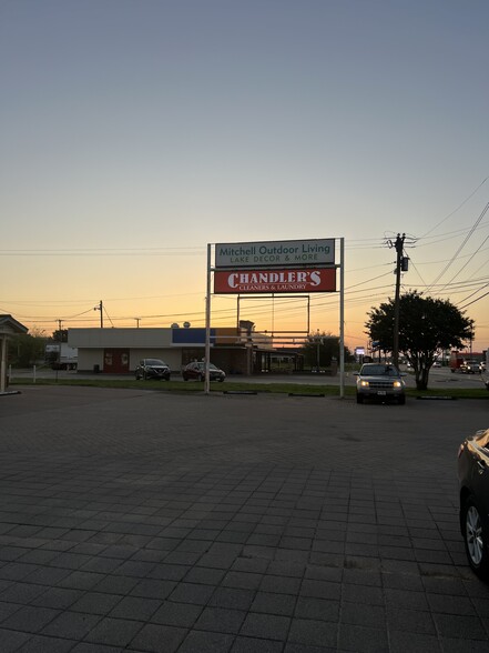 320 W Main St, Gun Barrel City, TX à vendre - Photo de l’immeuble – Image 2 sur 7