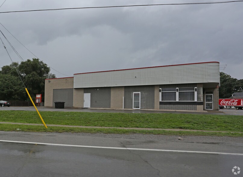 7637 Lundy's Ln, Niagara Falls, ON à louer - Photo de l’immeuble – Image 2 sur 2