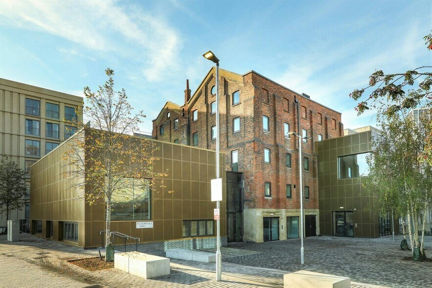 High St, Londres à louer - Photo principale – Image 2 sur 15