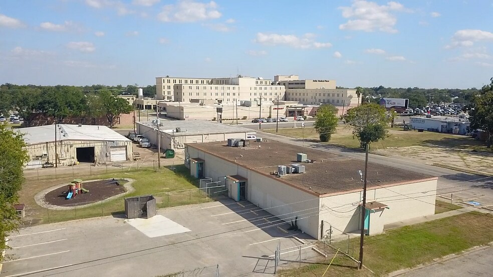 402 E Guadalupe St, Victoria, TX à vendre - Photo de l’immeuble – Image 3 sur 29