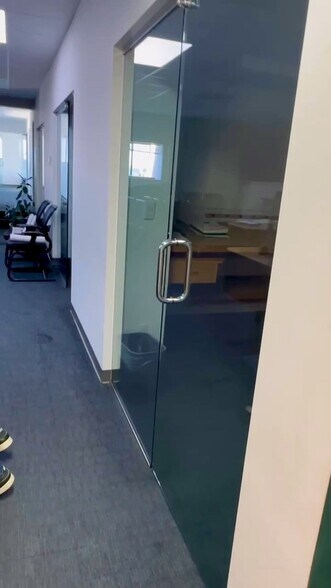 930 Innes Ave, San Francisco, CA à louer - Vidéo sur l’annonce professionnelle – Image 2 sur 8