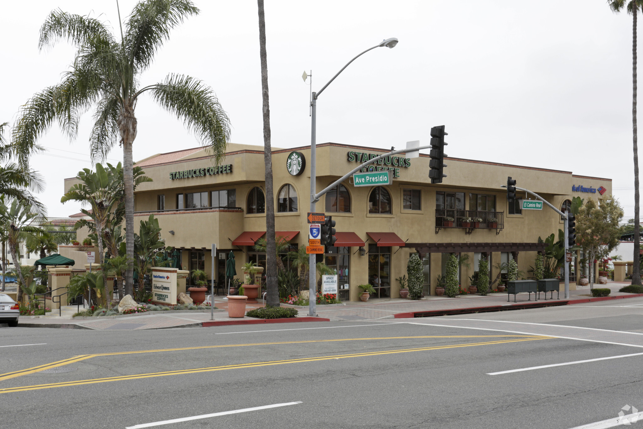 300 S El Camino Real, San Clemente, CA à louer Photo de l’immeuble– Image 1 sur 18