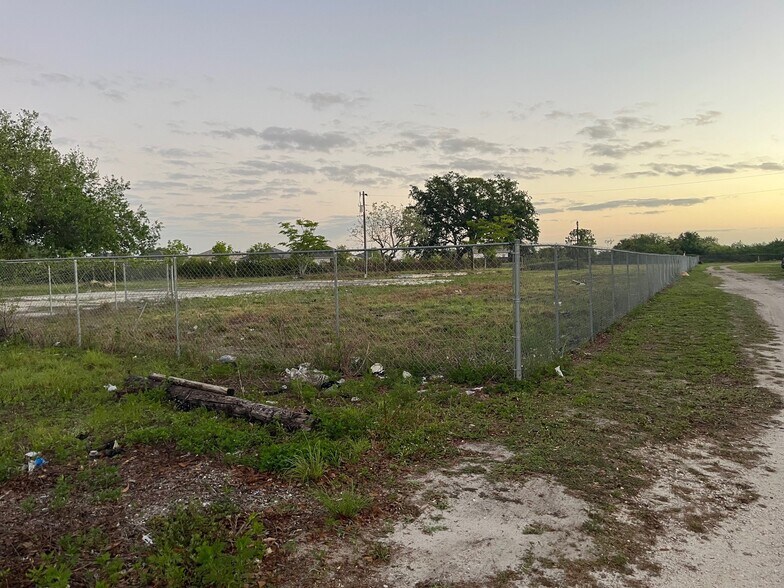 106 Dixie Ave E, Immokalee, FL à vendre - Autre – Image 2 sur 5