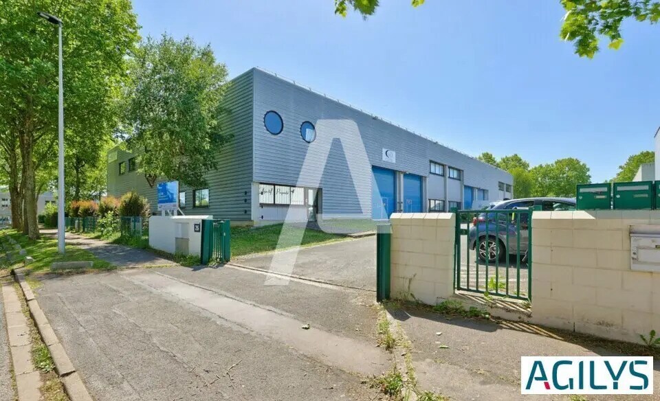 Local d’activités dans Collégien à louer - Photo de l’immeuble – Image 1 sur 4