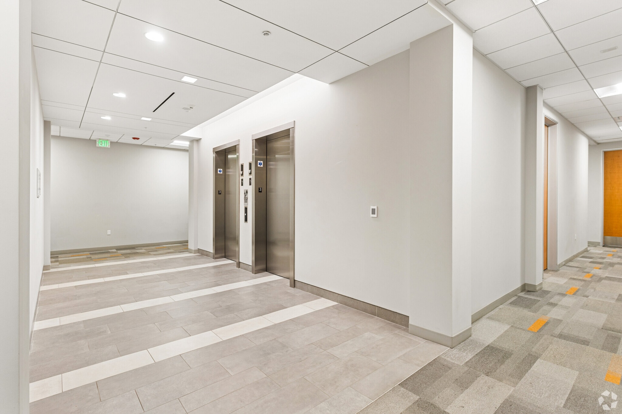 888 S Brea Canyon Rd, Diamond Bar, CA à louer Hall d’entrée– Image 1 sur 6