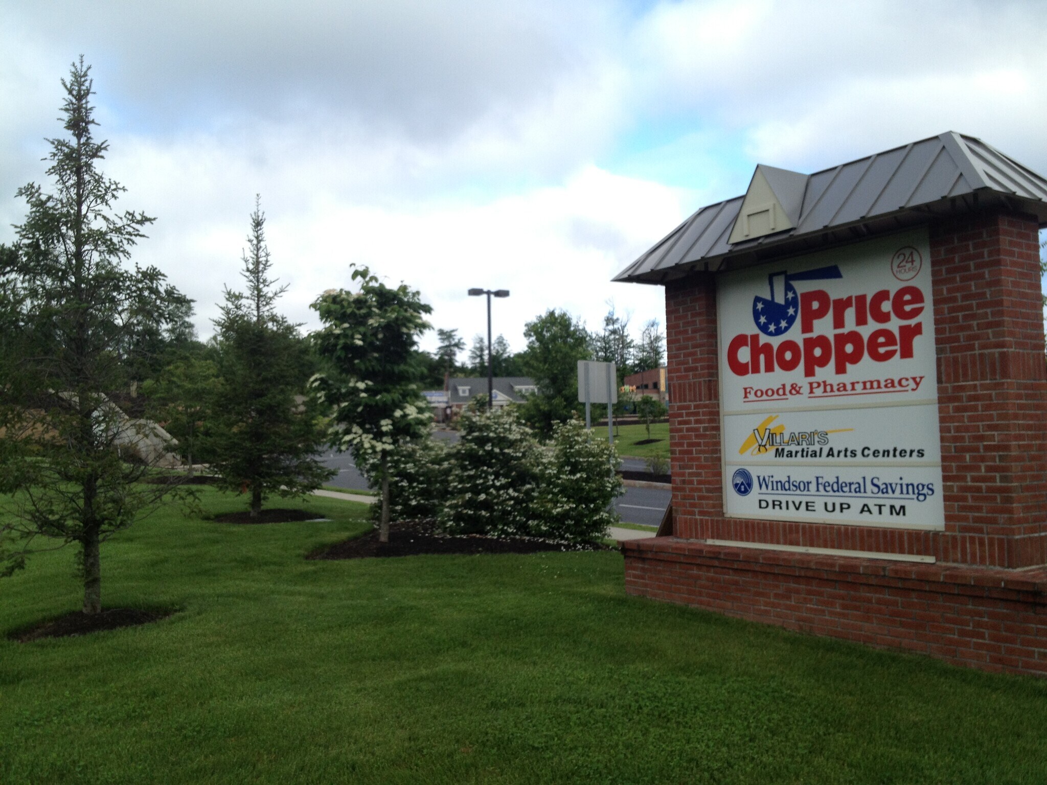 645 Poquonock Ave, Windsor, CT à louer Photo principale– Image 1 sur 14