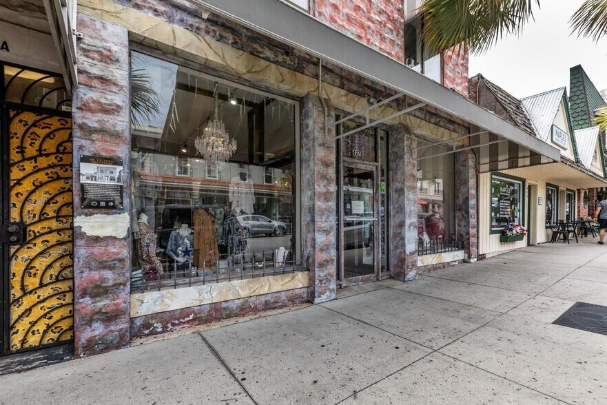 427 N Donnelly St, Mount Dora, FL à louer - Photo de l’immeuble – Image 2 sur 3