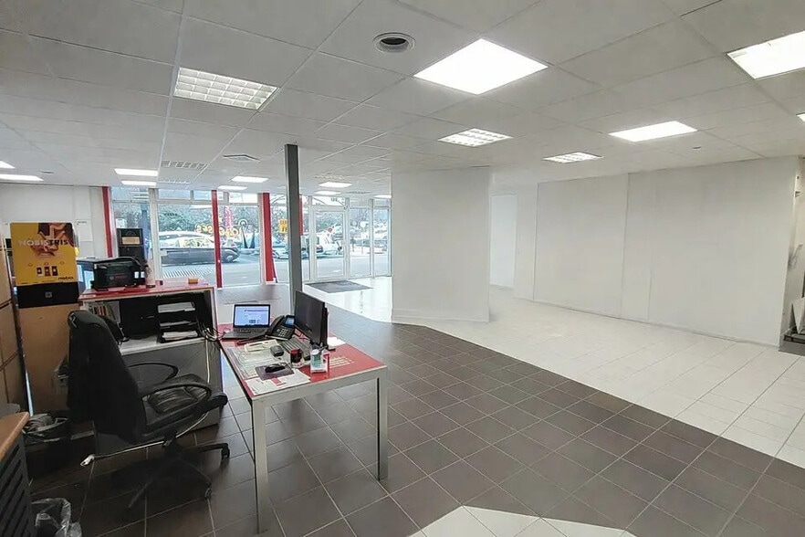 Local commercial dans Bourgoin-Jallieu à vendre - Photo intérieure – Image 2 sur 5