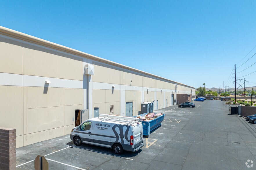 4625 E Cotton Center Blvd, Phoenix, AZ à louer - Photo de l’immeuble – Image 2 sur 8