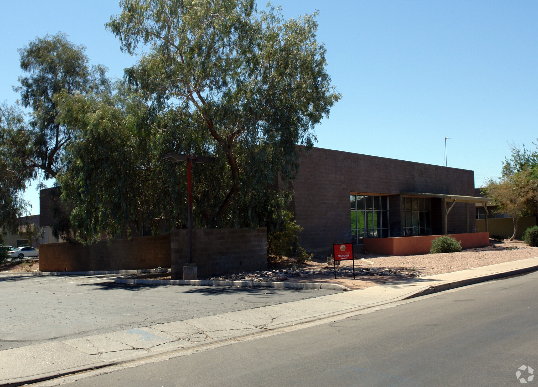 2010 E University Dr, Tempe, AZ à louer Photo de l’immeuble– Image 1 sur 5