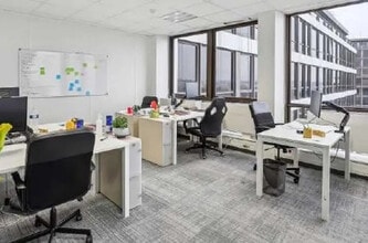 Bureau dans Saint-Cloud à vendre Photo intérieure– Image 2 sur 12