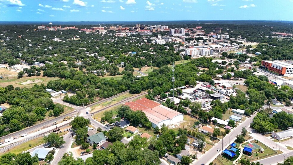 312 Camacho St, San Marcos, TX à vendre - Photo de l’immeuble – Image 2 sur 13