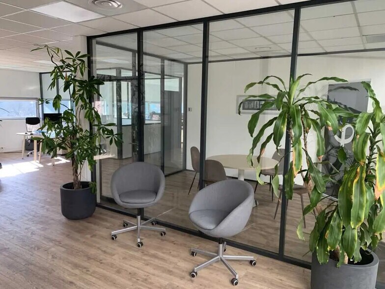Bureau dans Bordeaux à vendre - Photo de l’immeuble – Image 2 sur 7