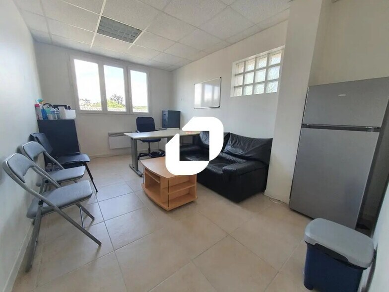 Bureau dans Montfermeil à louer - Photo de l’immeuble – Image 1 sur 5