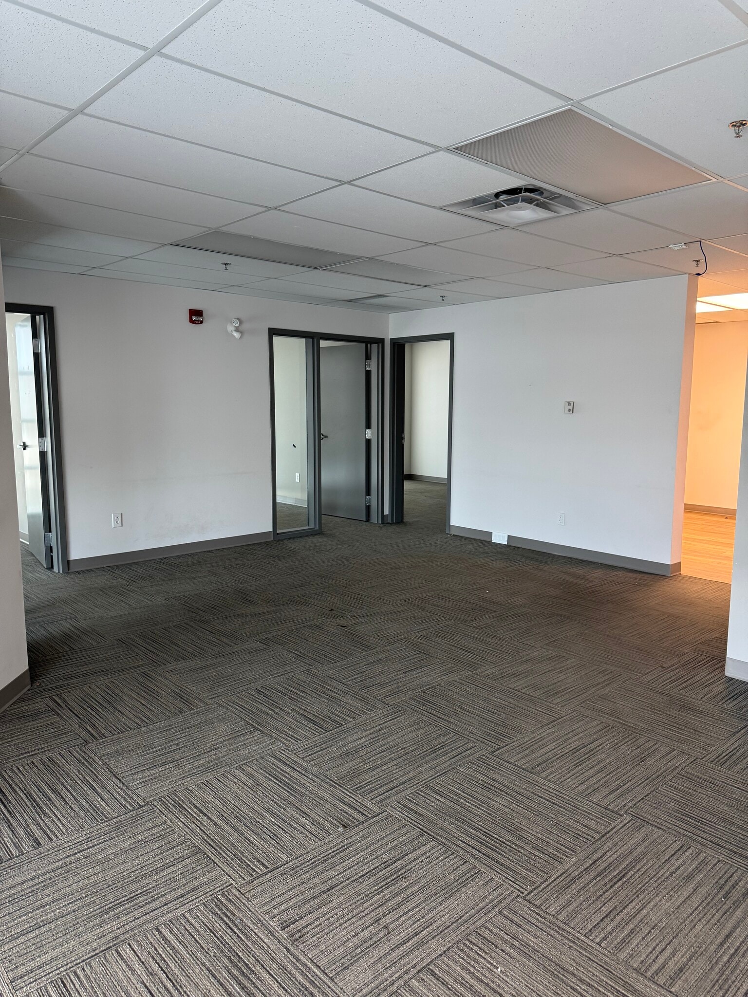 11921 152 St NW, Edmonton, AB à louer Photo intérieure– Image 1 sur 8