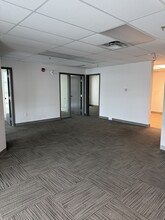 11921 152 St NW, Edmonton, AB à louer Photo intérieure– Image 1 sur 8