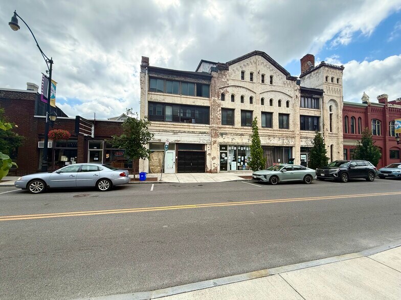 206-218 State St portefeuille de 2 biens à vendre sur LoopNet.fr - Photo de l’immeuble – Image 3 sur 37