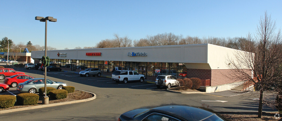 596 Westport Ave, Norwalk, CT à louer - Photo de l’immeuble – Image 1 sur 4