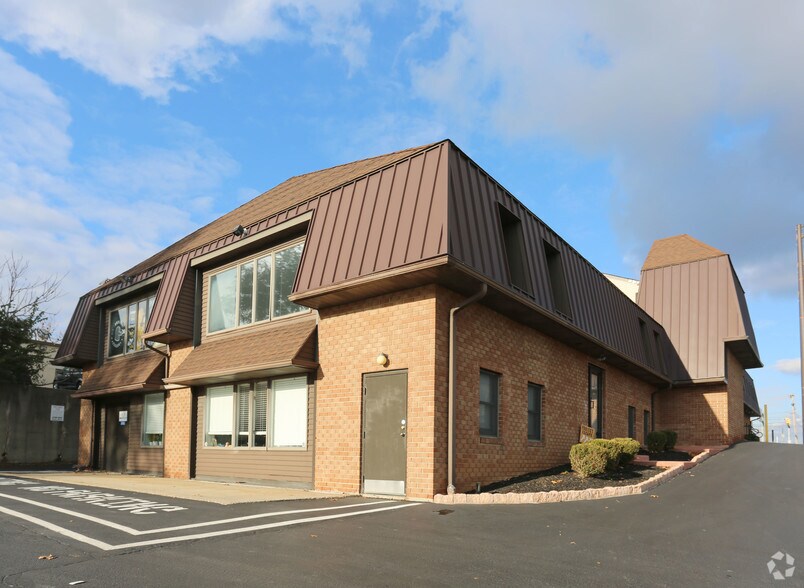 1495 Alan Wood Rd, Conshohocken, PA à louer - Photo principale – Image 1 sur 7