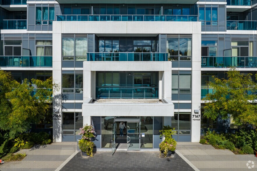 7181 Yonge St, Markham, ON à vendre - Photo de l’immeuble – Image 3 sur 4