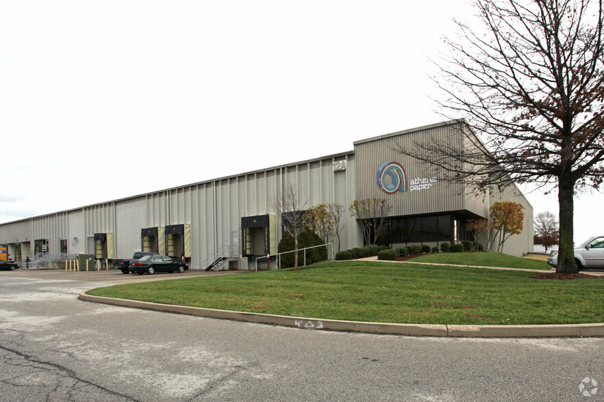 7925 National Tpke, Louisville, KY à louer - Photo de l’immeuble – Image 3 sur 6