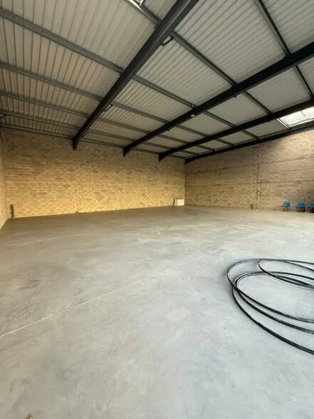 Local commercial dans Le Thillay à louer - Photo intérieure – Image 3 sur 3