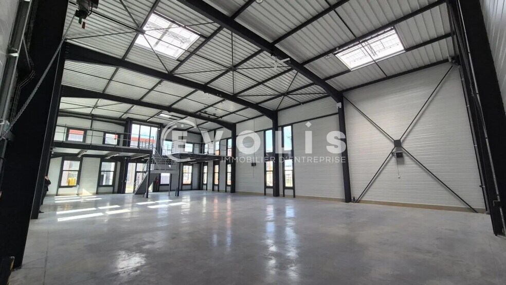 Local d'activités dans Serris à vendre - Photo de l’immeuble – Image 2 sur 3