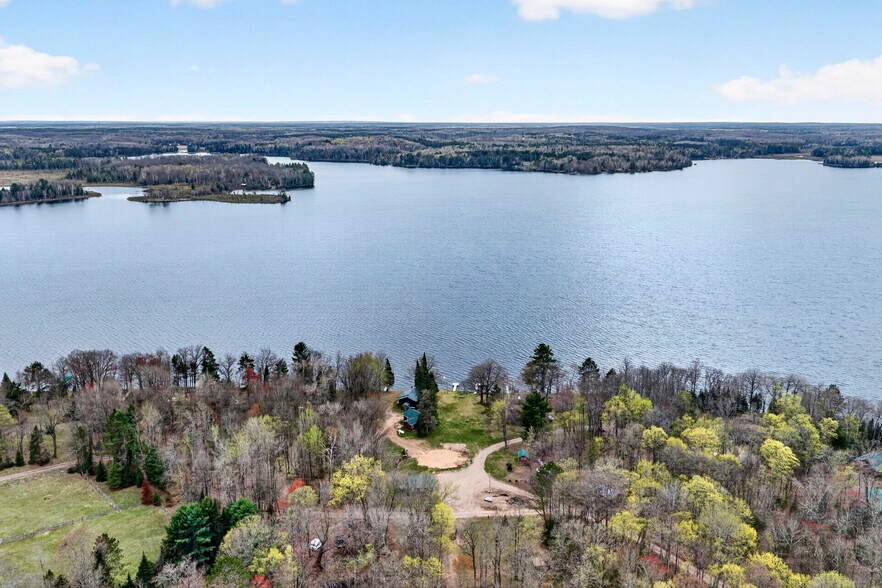 13019 Red Deer Rd, Hayward, WI à vendre - Photo de l’immeuble – Image 2 sur 8