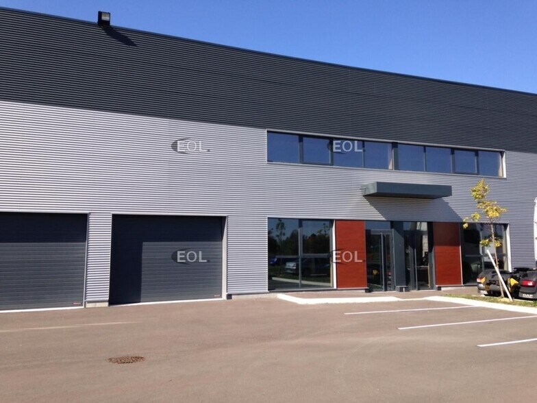 Industriel/Logistique dans Élancourt à louer - Photo de l’immeuble – Image 2 sur 2
