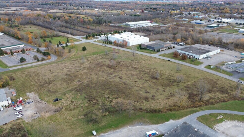1365 California Avenue, Brockville, ON à vendre - Photo de l’immeuble – Image 2 sur 9