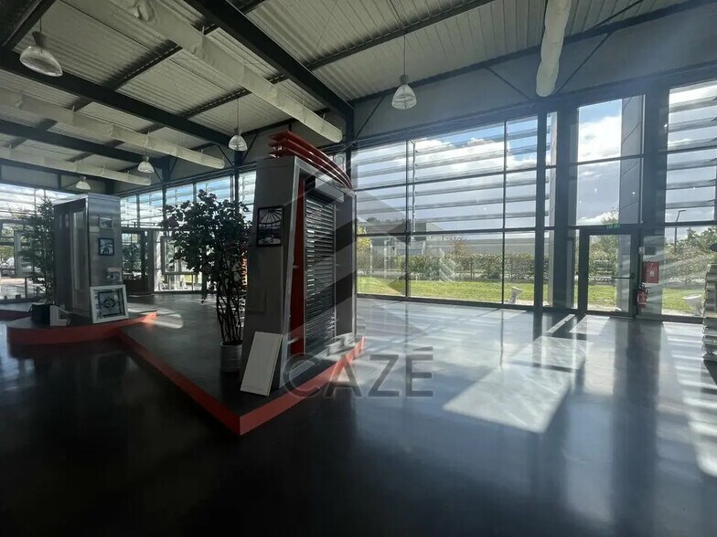 Local d'activités dans Mérignac à vendre - Photo de l’immeuble – Image 3 sur 7
