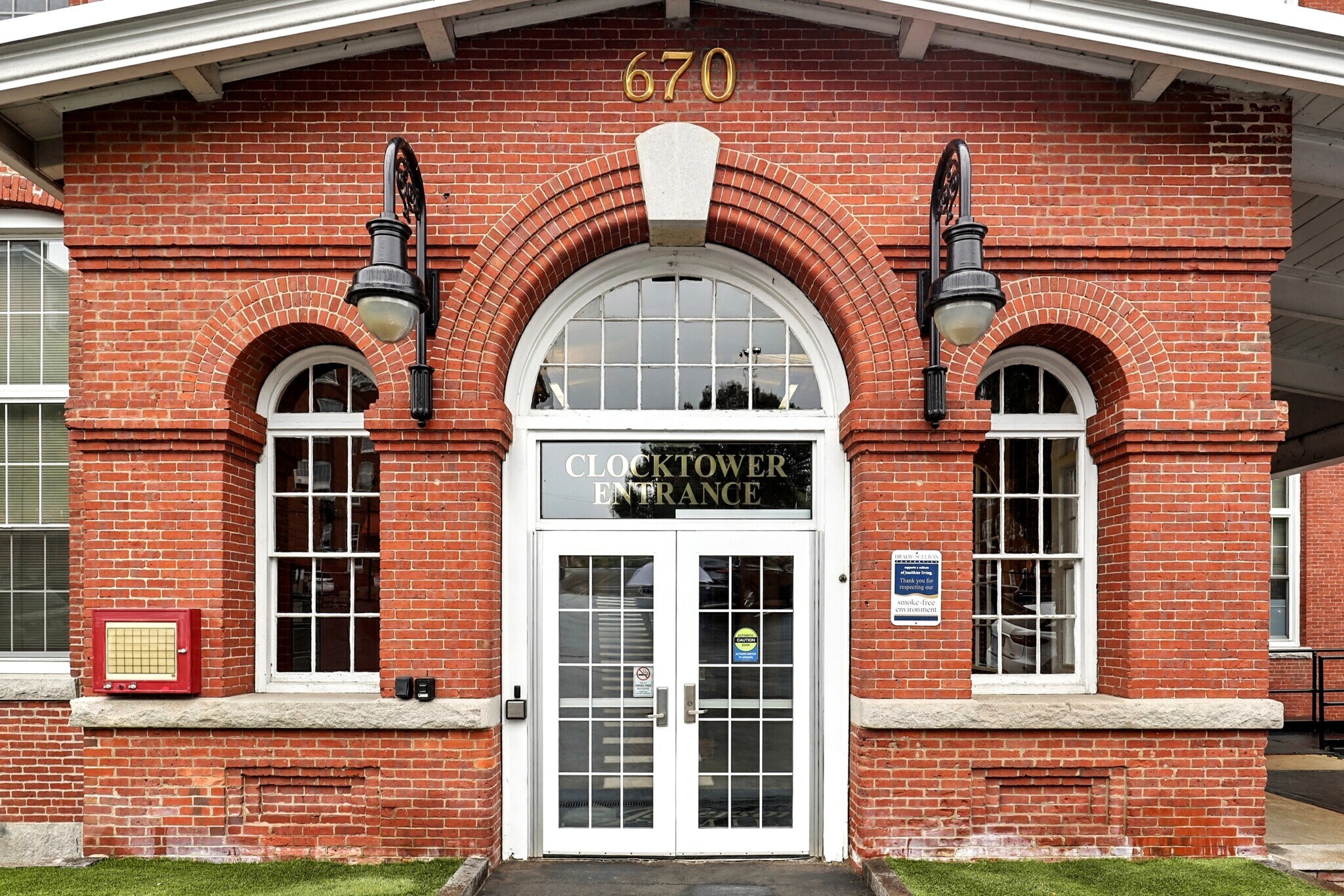 670 N Commercial St, Manchester, NH à louer Photo de l’immeuble– Image 1 sur 16